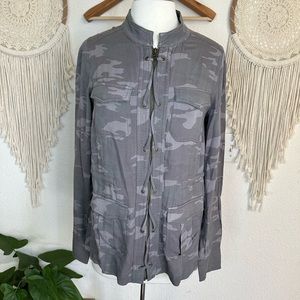 Maurice’s gray and green camo print lightweight zip front utility jacket small